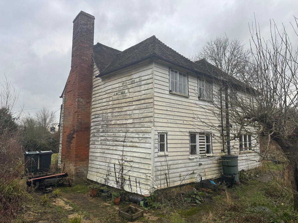 Lot: 31 - DETACHED PERIOD COTTAGE AND ORCHARD LAND - Rear of Quince Cottage